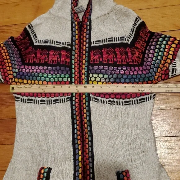 Gaupo Peru Meych Hooded Cardigan Made in Peru - Picture 14 of 15